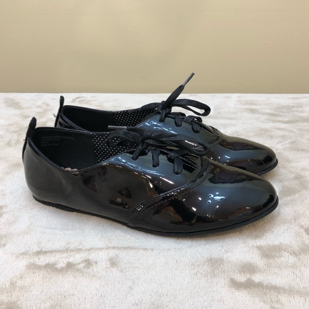 RESTRICTED ADA STYLE FLATS